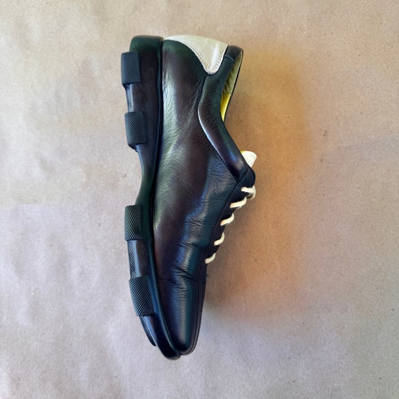 Donald Pliner Black & Cream Lug Sole Loafer size 7 - Picture 3 of 9